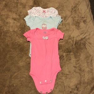 EUC Carter’s Girl Onesies Lot 6-12 Months